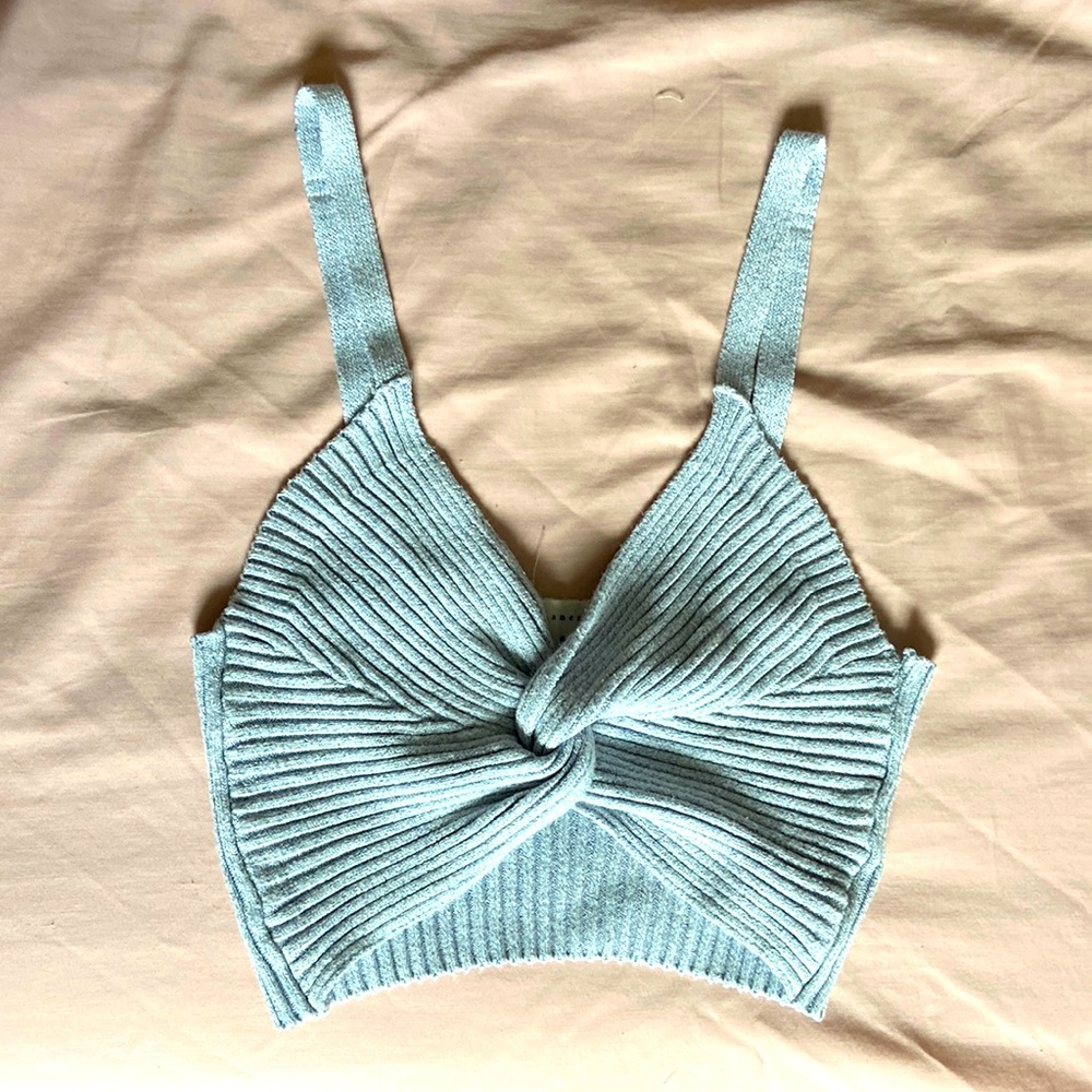 Sleeveless knit crop